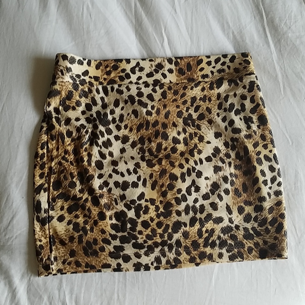NWOT Zenana animal print skirt